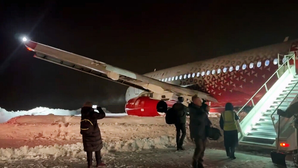 Инцидент в Саранске: почему SSJ100 выкатился за пределы ВПП