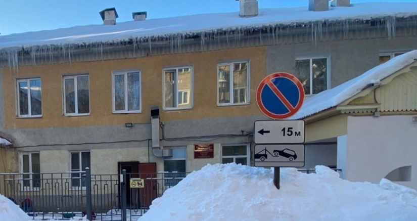 Жители Саранска пожаловались на снег и наледь у детсада No32