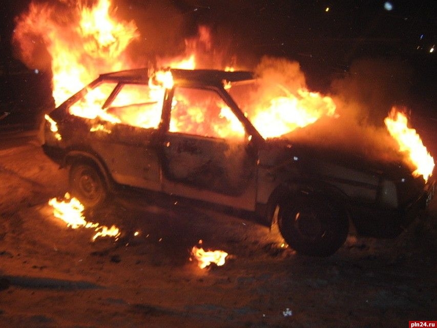 В Мордовии сгорел автомобиль ВАЗ-2114