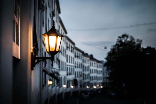 Жители Саранска просят включать уличные фонари по утрам